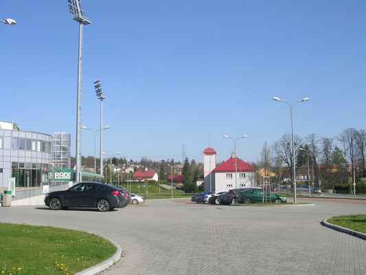 ZLEVA: Městský karvinský stadion + Požární zbrojnice Karviná-Ráj + Restaurace Ovečka-Karvin​ský pivovar (žlutá budova)