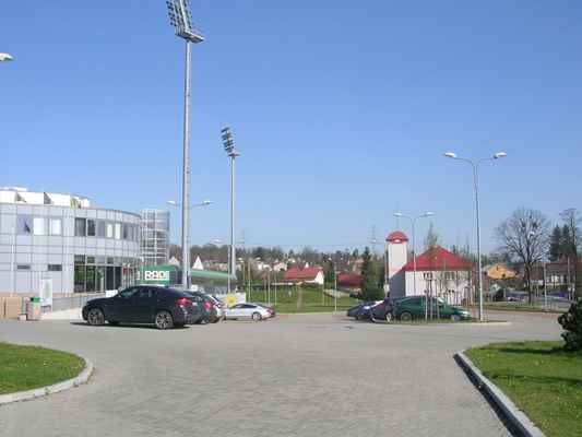 ZLEVA: Městský karvinský stadion + Požární zbrojnice Karviná-Ráj + Restaurace Ovečka-Karvinský pivovar (žlutá budova)