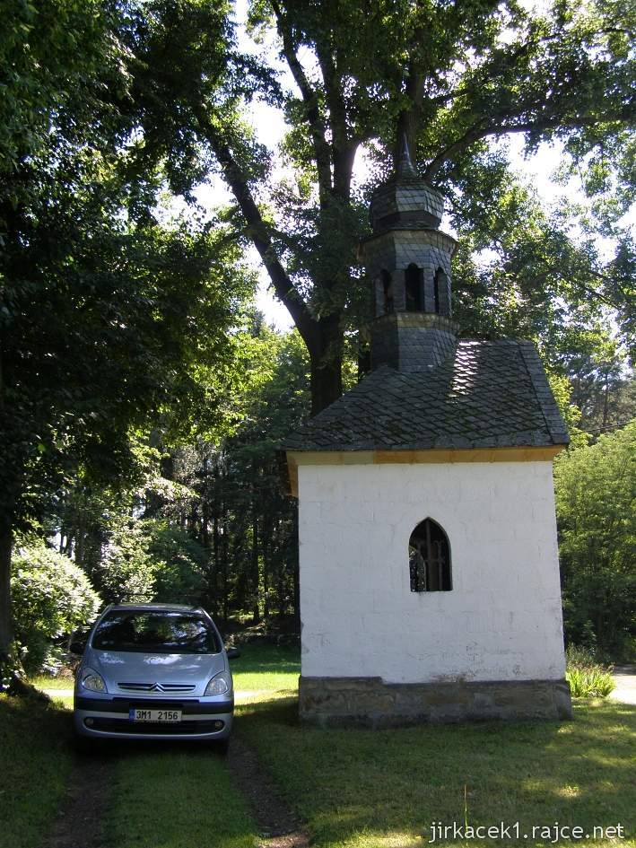 Dubecko - kaple sv. Jana Nepomuckého - boční pohled