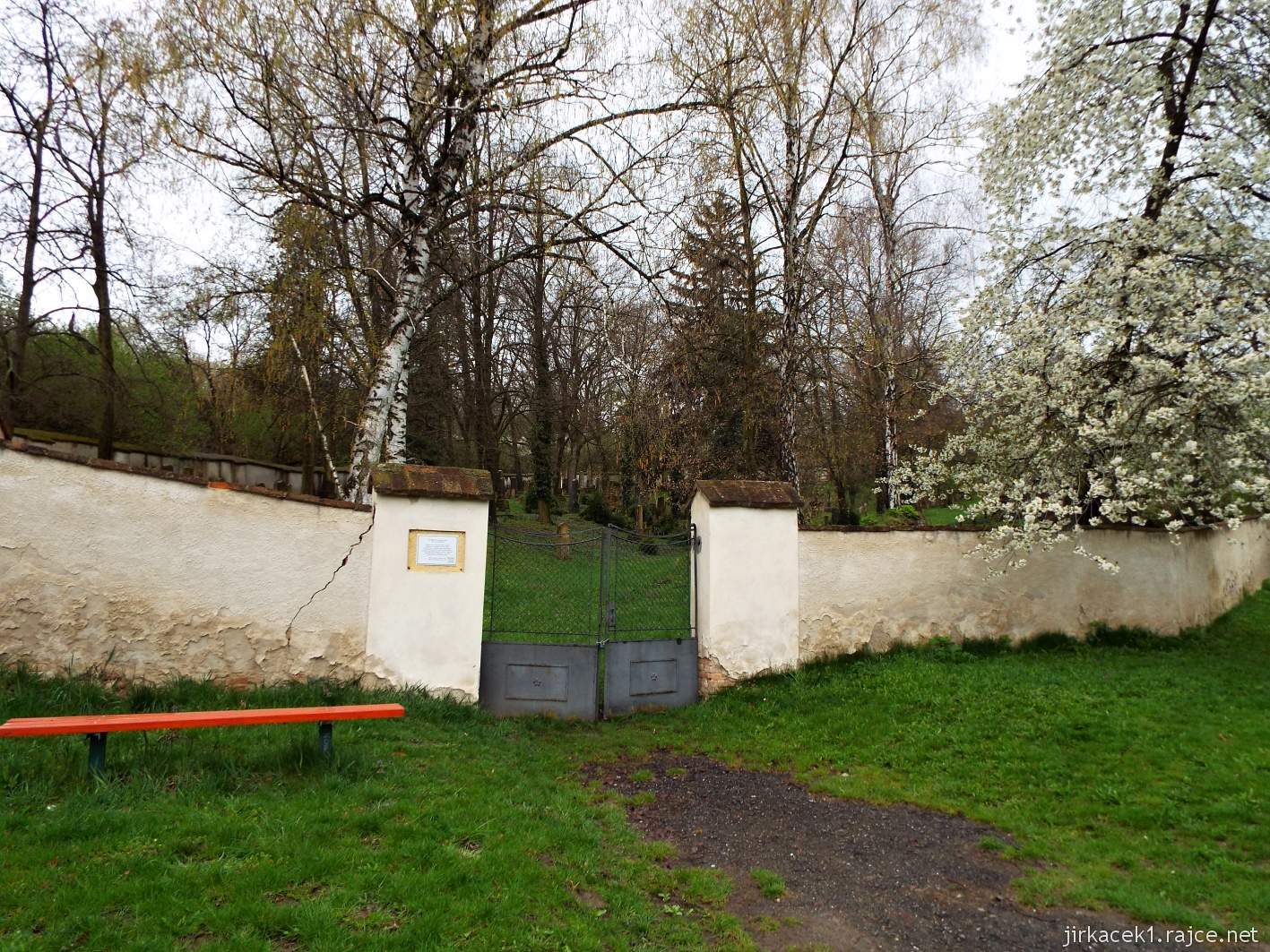 Slavkov u Brna - židovský hřbitov - brána
